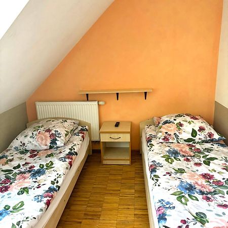 Hostel Nuove Frontiere Ниса Екстер'єр фото