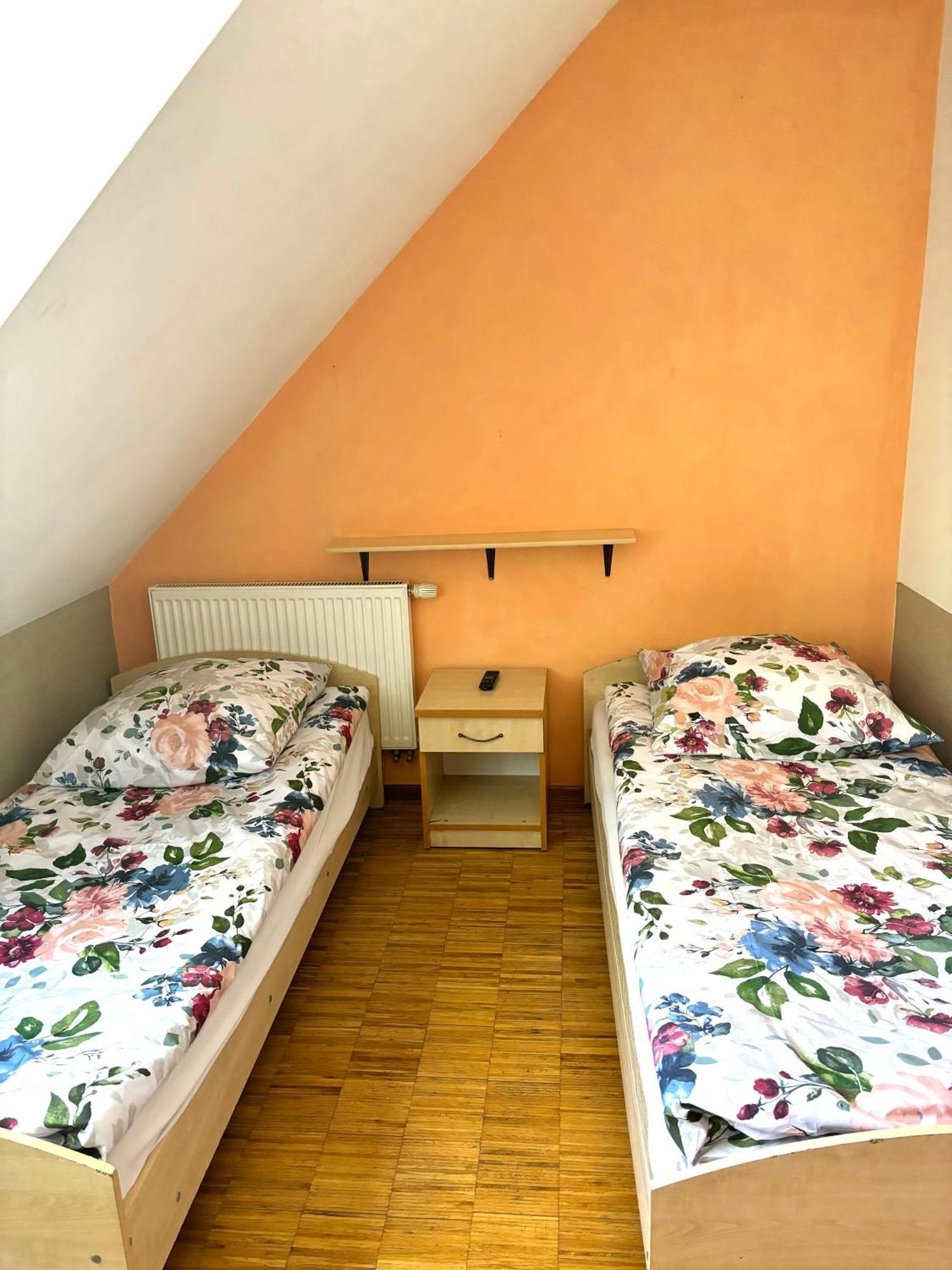 Hostel Nuove Frontiere Ниса Екстер'єр фото
