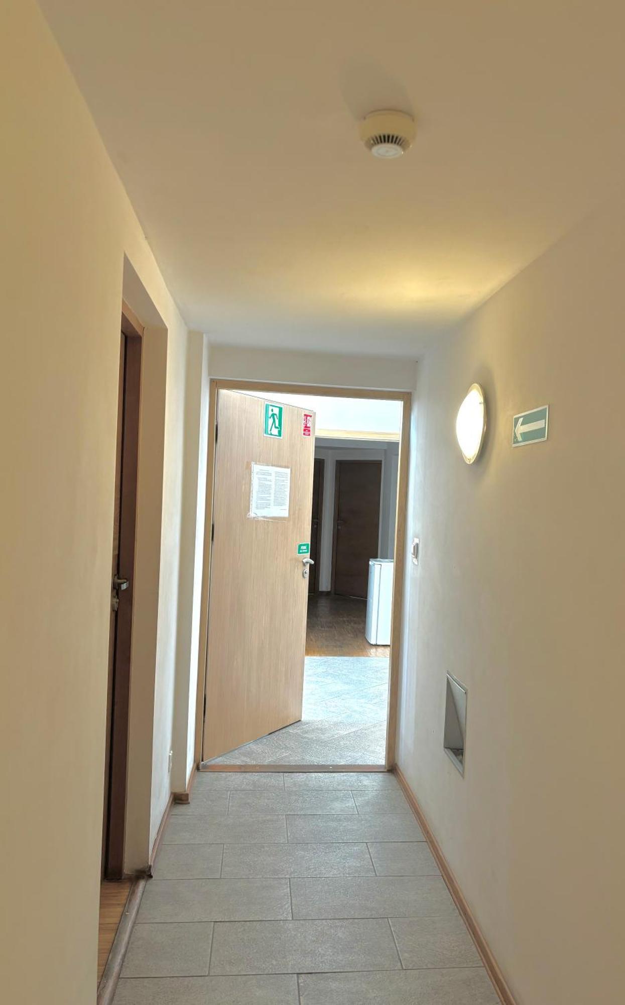 Hostel Nuove Frontiere Ниса Екстер'єр фото