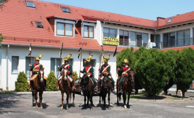 Hostel Nuove Frontiere Ниса Екстер'єр фото